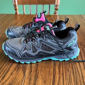 Fila tennis shoes size 8